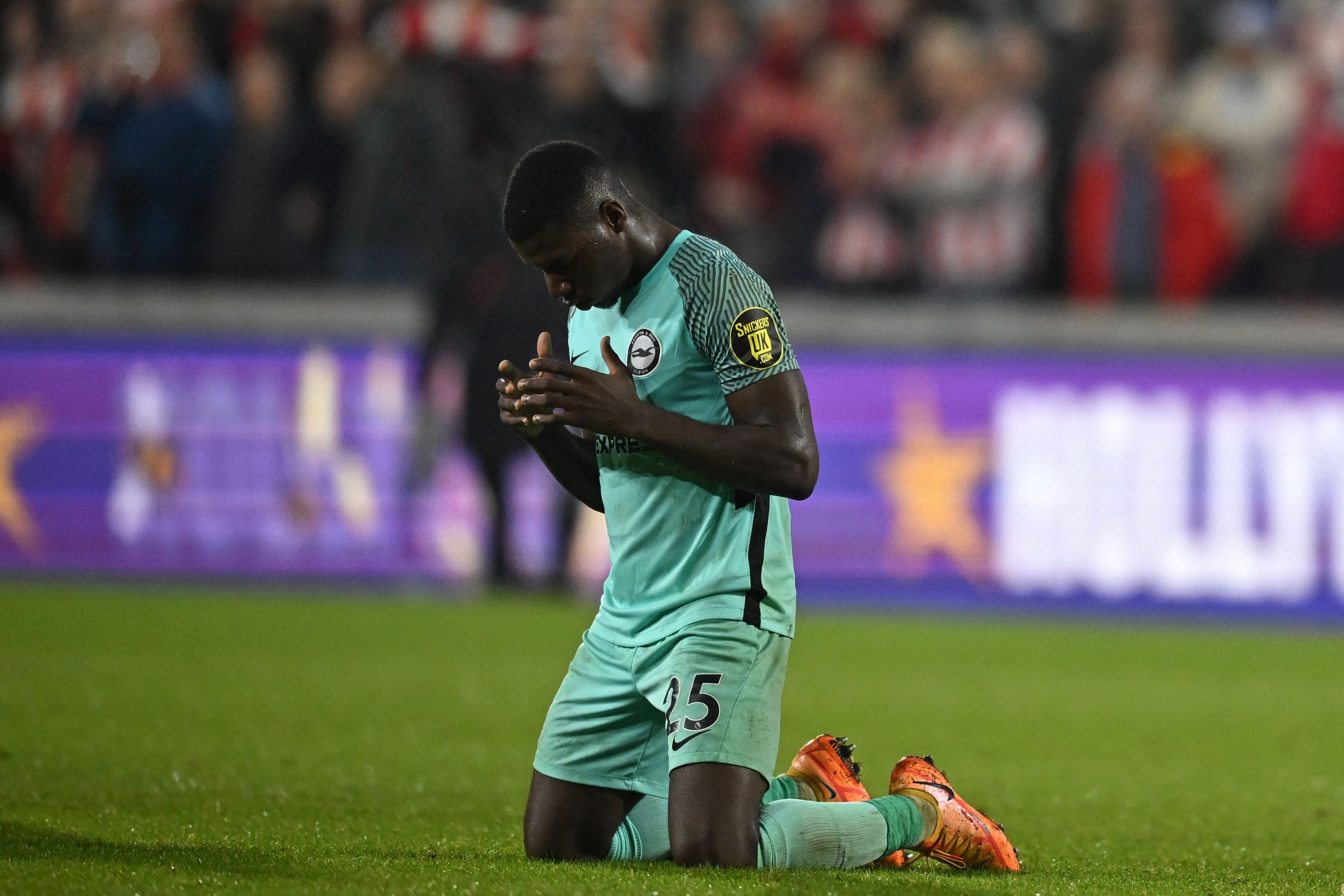 Brighton's Ecuadorian midfielder Moises Caicedo reacts to their defeat after the English Premier League football match between Brentford and Brighton and Hove Albion at Gtech Community Stadium in London on October 14, 2022. - Brentford won the game 2-0.