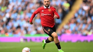 Luke Shaw reveals Erik ten Hag does not hesitate to drop underperforming players from the Manchester United starting XI.