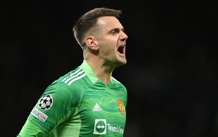 Manchester United are reluctant to let Tom Heaton go amid uncertainty in the goalkeeper situation.
