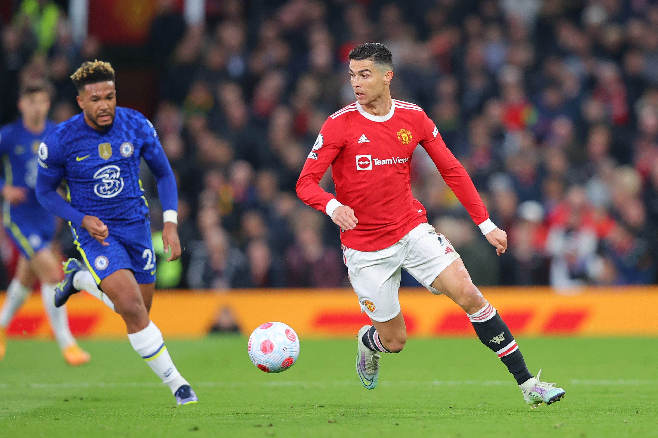 Cristiano Ronaldo of Manchester United runs with ball as Reece James of Chelsea gives chase. (Photo by Alex Livesey/Getty Images)