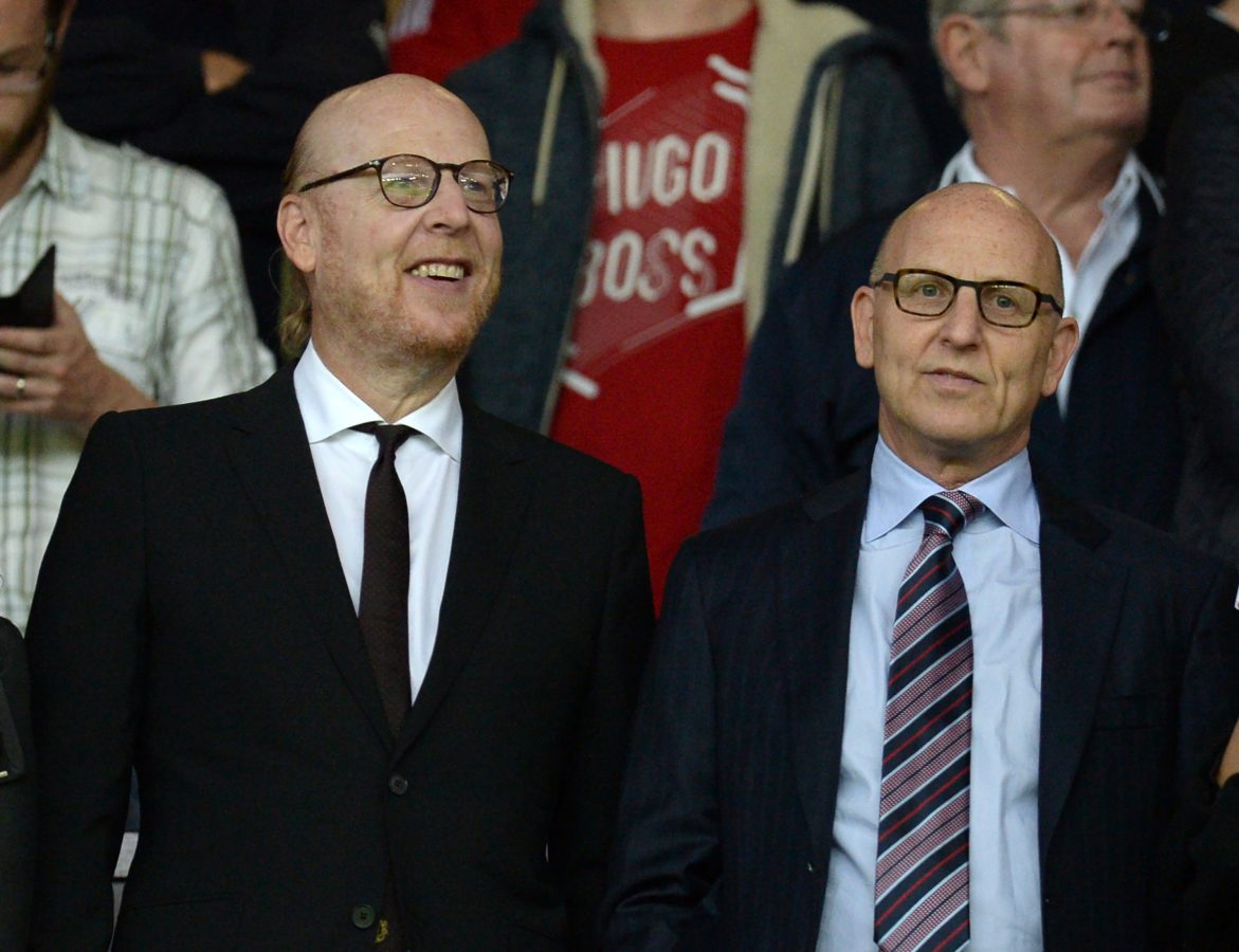 American hedge fund offer Glazers financial backing to remain Manchester United owners. 
