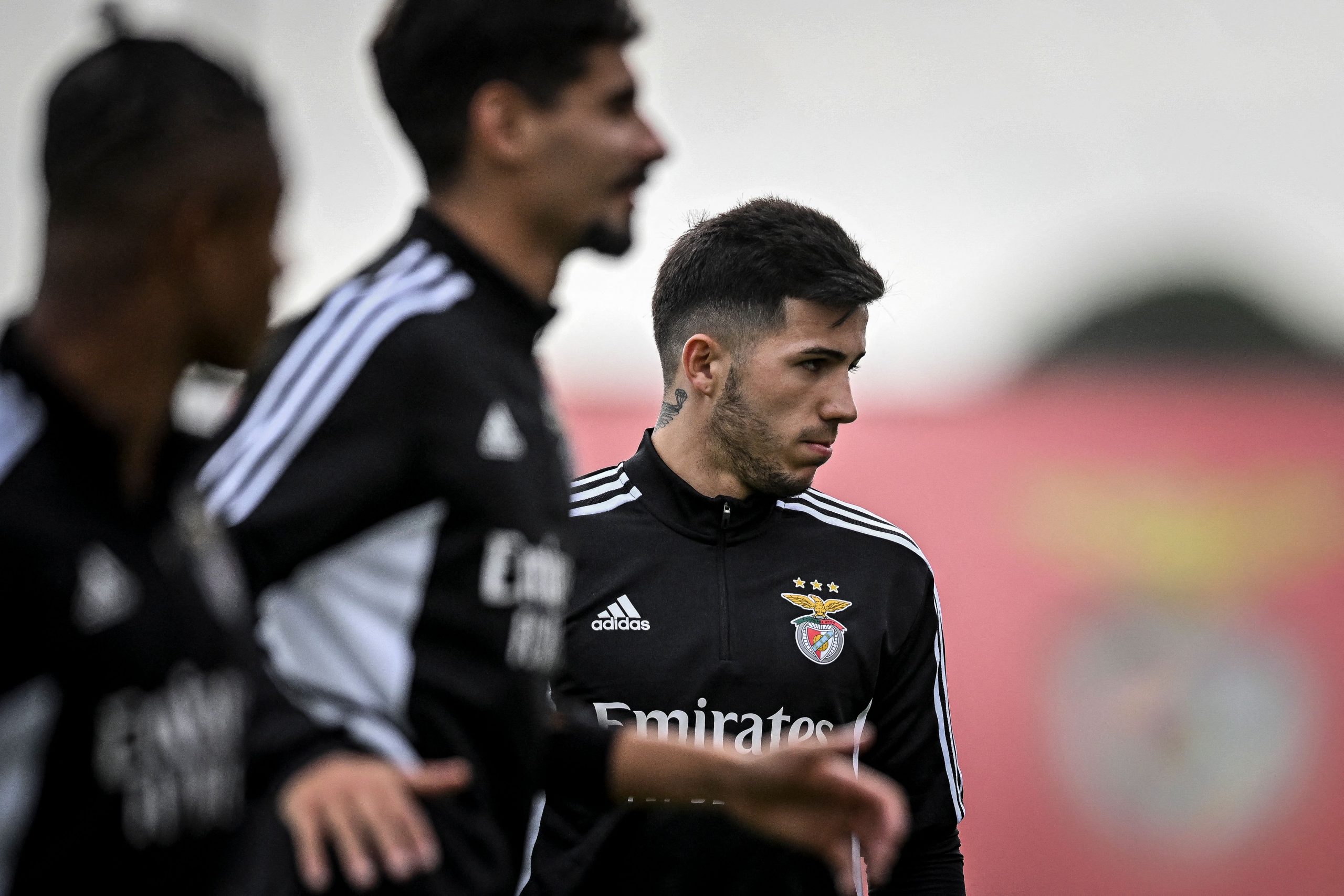 Manchester United 'crazy' about signing SL Benfica and Argentina midfielder Enzo Fernandez.