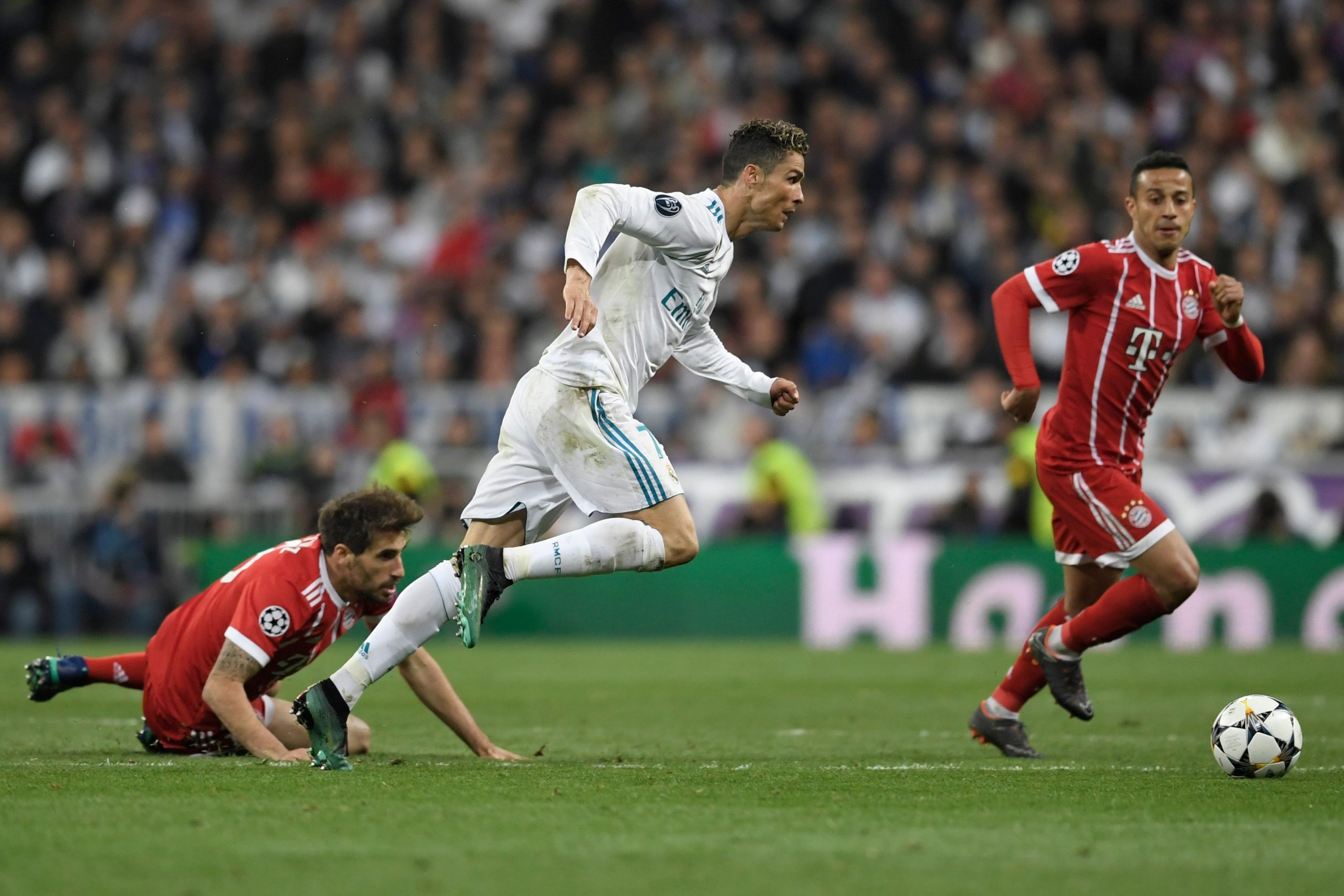 (l to R) Bayern Munich's Spanish midfielder Javier Martinez, Real Madrid's Portuguese forward Cristiano Ronaldo and Bayern Munich's Spanish midfielder Thiago Alcantara vie for the ball during the UEFA Champions League semi-final second-leg football match Real Madrid CF vs FC Bayern Munich in Madrid, Spain, on May 1, 2018