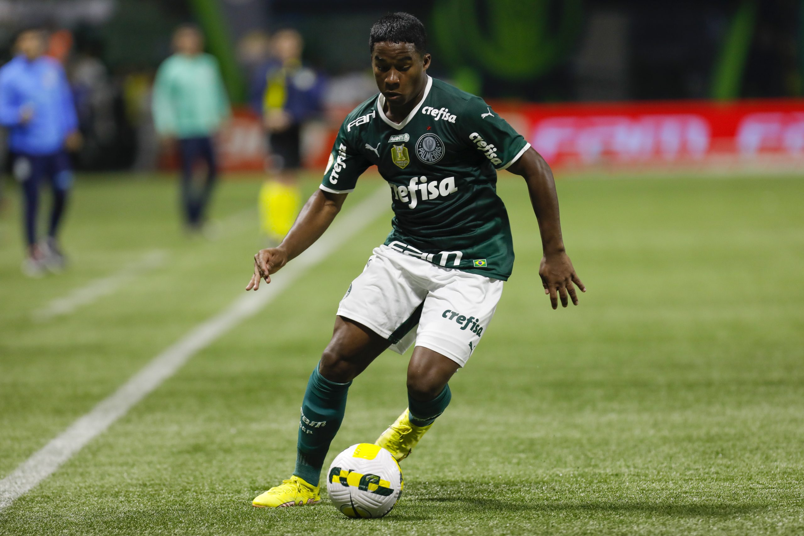 Palmeiras youngster Endrick reveals "dream" to play in Europe amidst links to Manchester United.