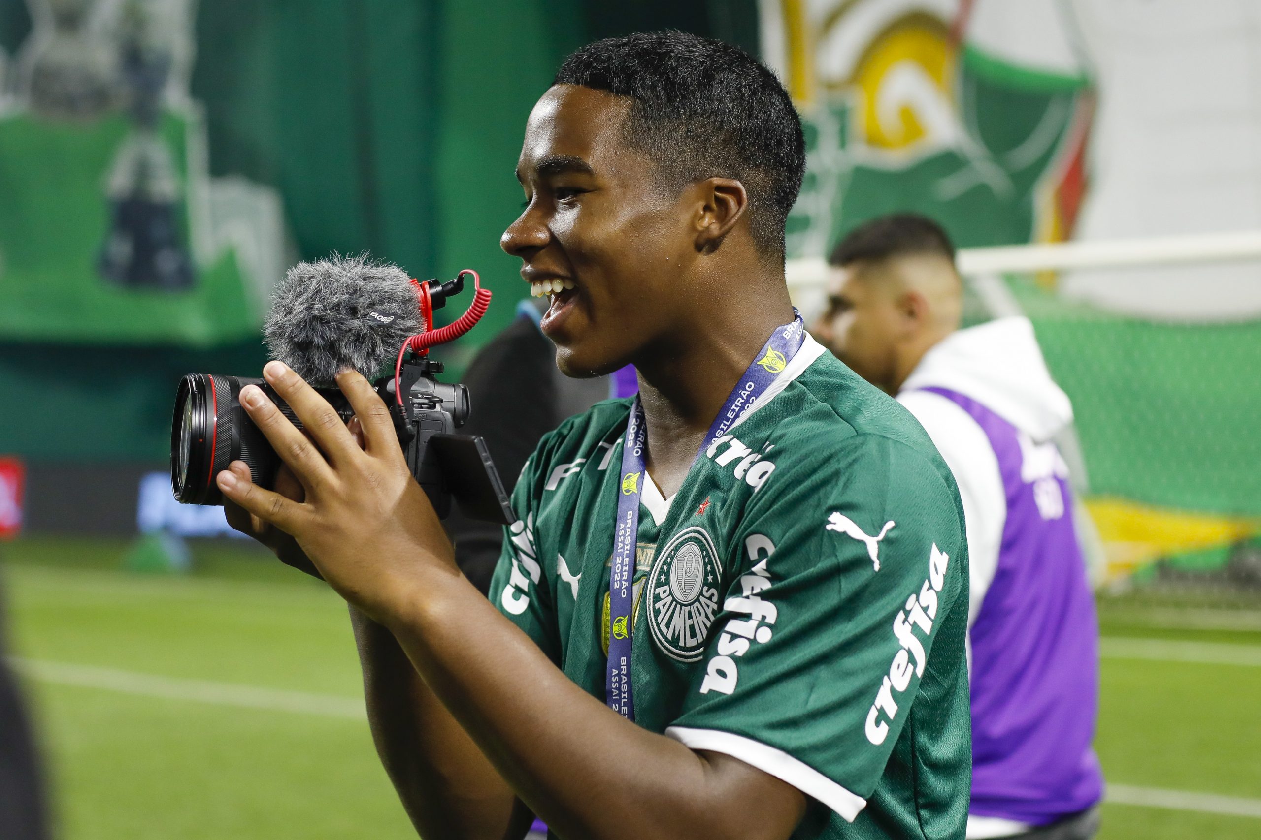 Palmeiras sensation Endrick prefers move to Premier League rivals Chelsea over Manchester United.