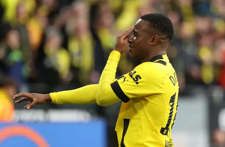 Youssoufa Moukoko not close to new Borussia Dortmund contract amidst Manchester United interest.
