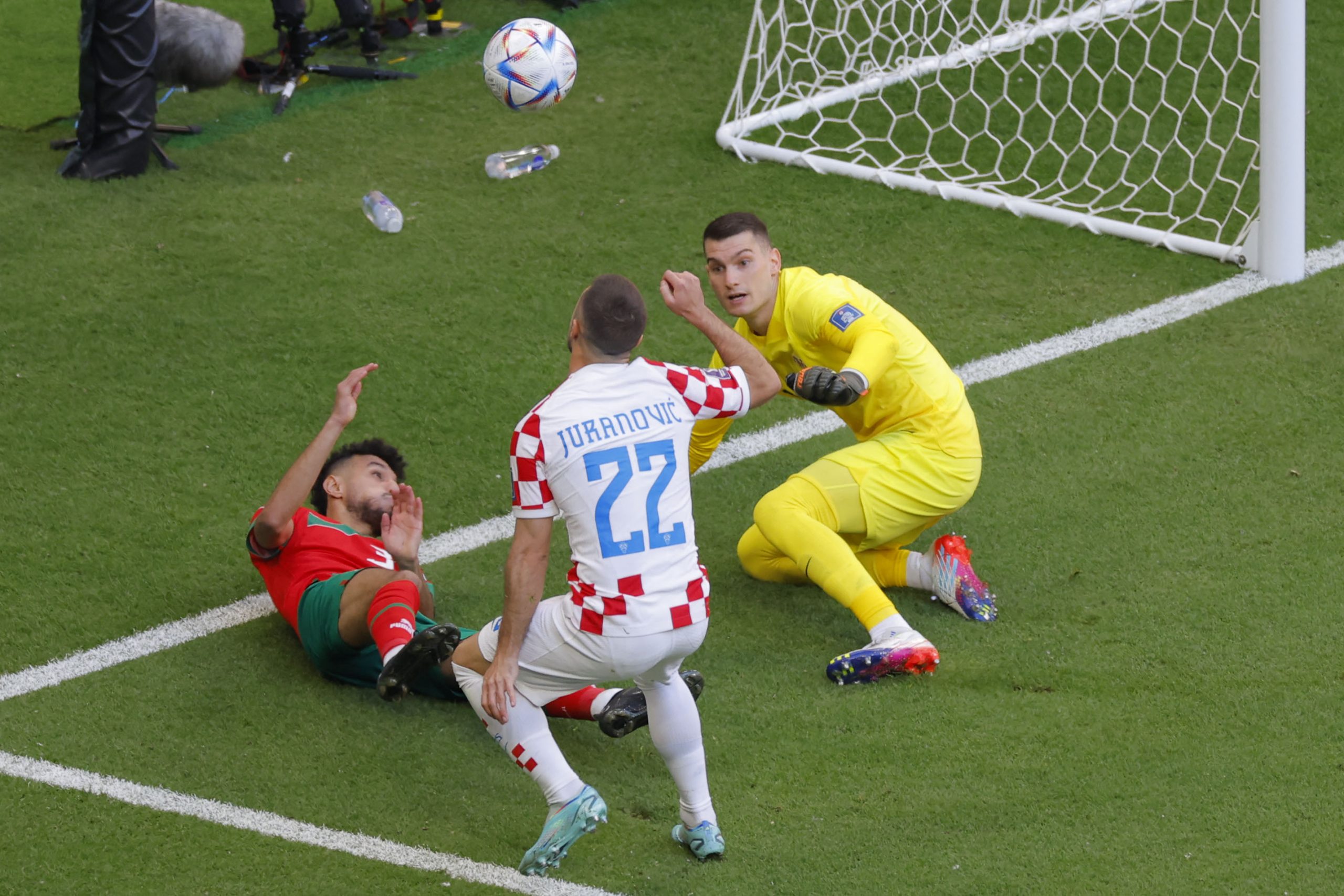 Croatia 2022 World Cup heroes Dominik Livakovik and Josip Juranovic being eyed by Manchester United.