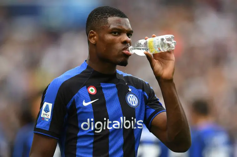 Denzel Dumfries of FC Internazional of FC Internazionale drinks a water during the Serie A match between Udinese Calcio and FC Internazionale at Dacia Arena on September 18, 2022 in Udine, Italy