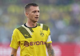 Manchester United held "conversations" with agents of Borussia Dortmund superstar Marco Reus.