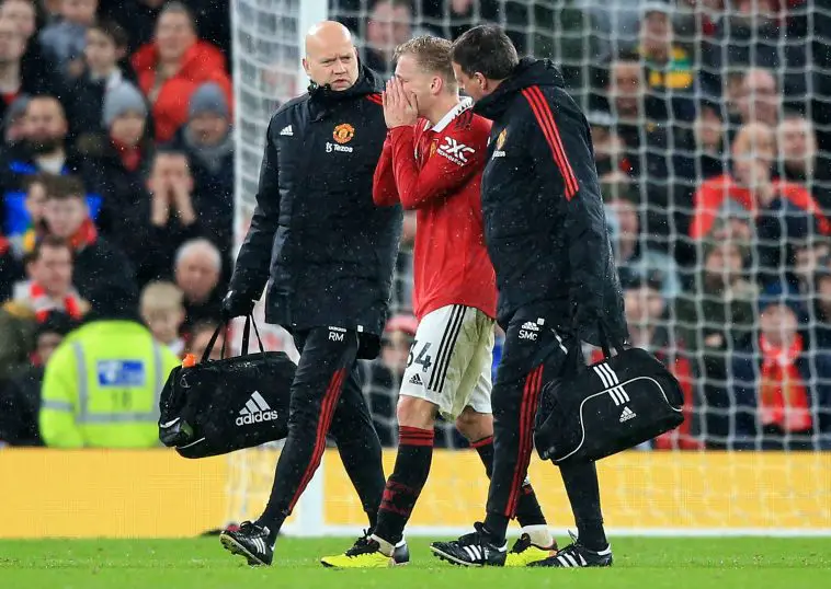 Donny van de Beek "not far away" from Manchester United injury return.