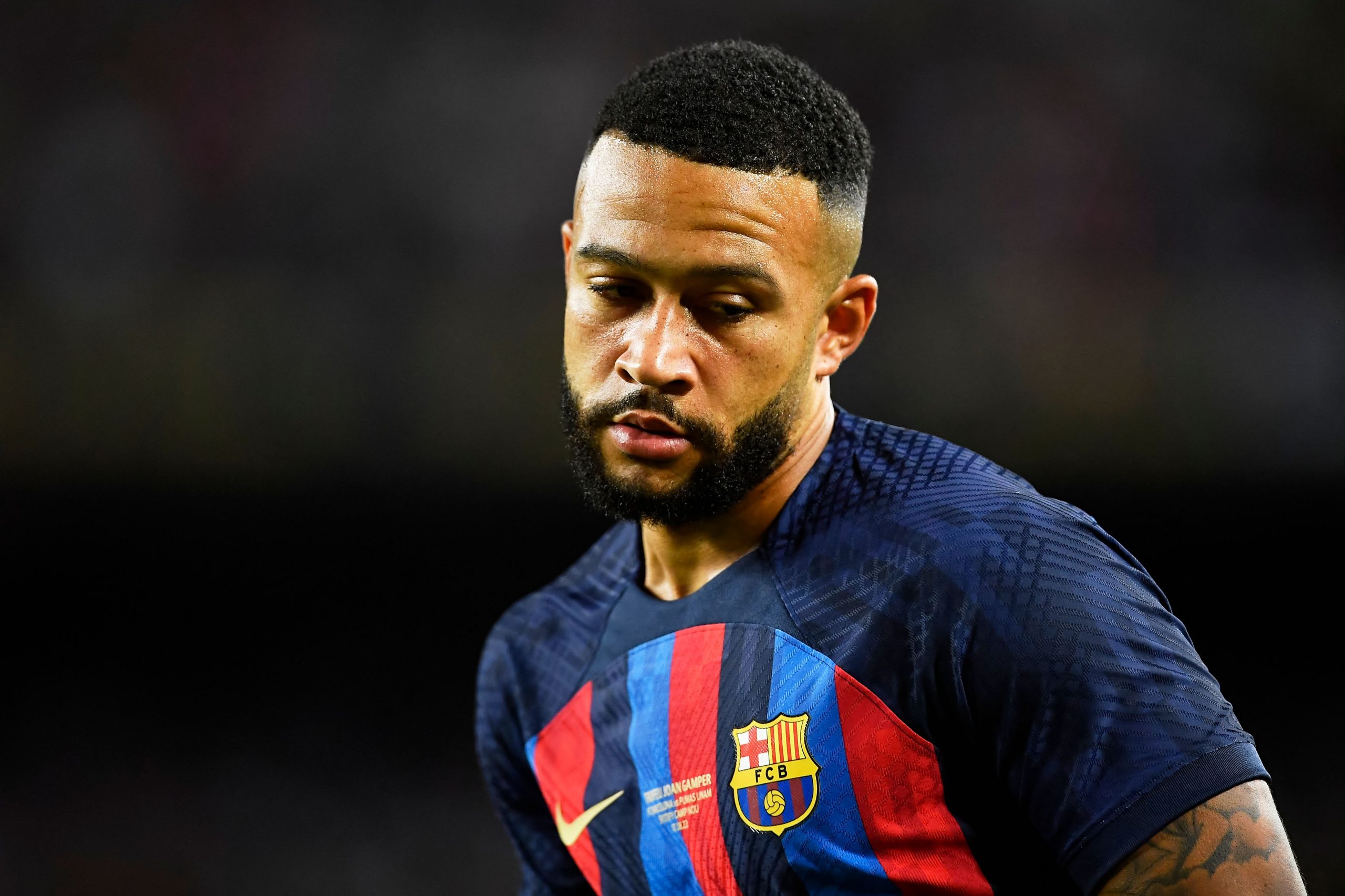 Arsenal and Manchester United reach out to representatives of Barcelona forward Memphis Depay.
