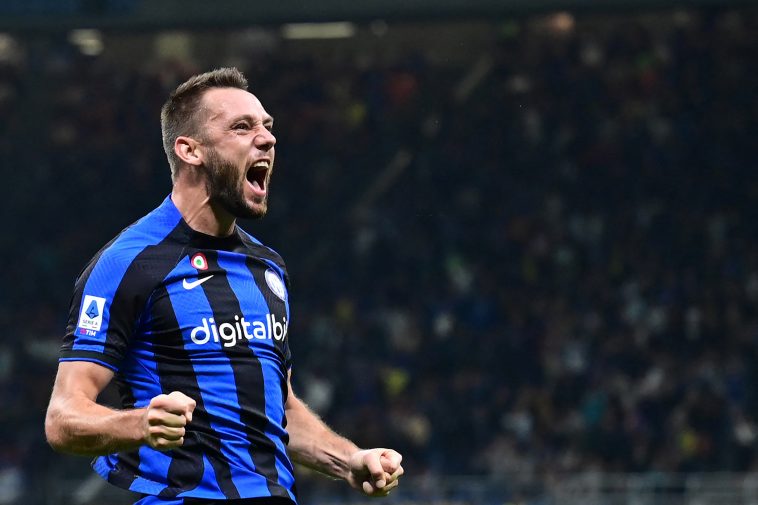 Stefan de Vrij asks Inter Milan for time amidst interest from Manchester United and Newcastle United.