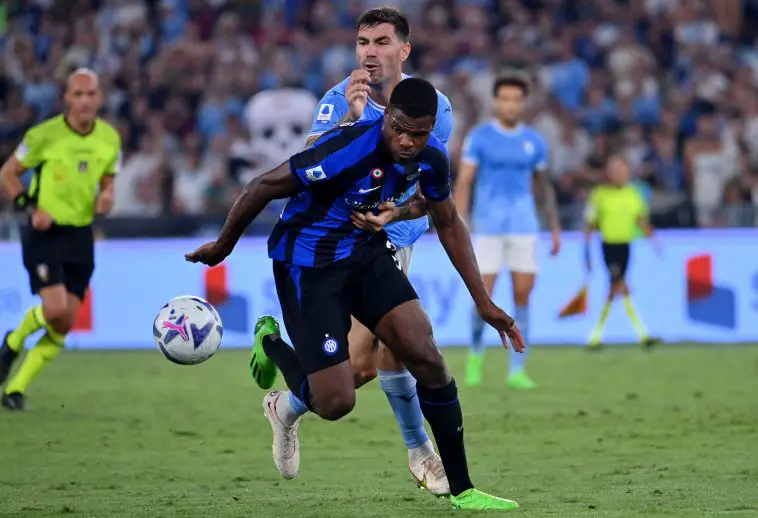 Inter-Milan's Dutch midfielder Denzel Dumfries (R) is challenged by Lazio's italian defender Luiz Felipe during the Italian Serie A football match between Lazio and Inter-Milan at the Olympic stadium in Rome on August 26, 2022