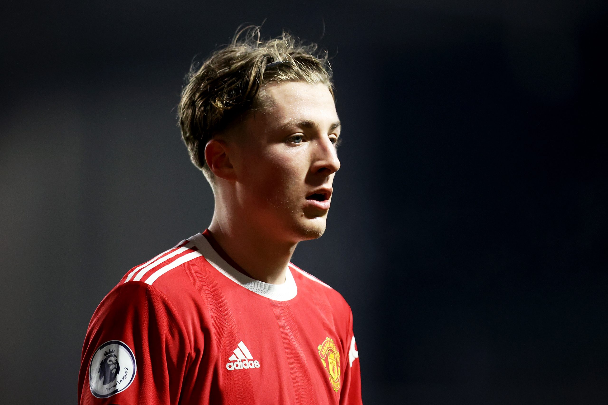 Reading in talks with Manchester United youngster Charlie Savage over permanent transfer.