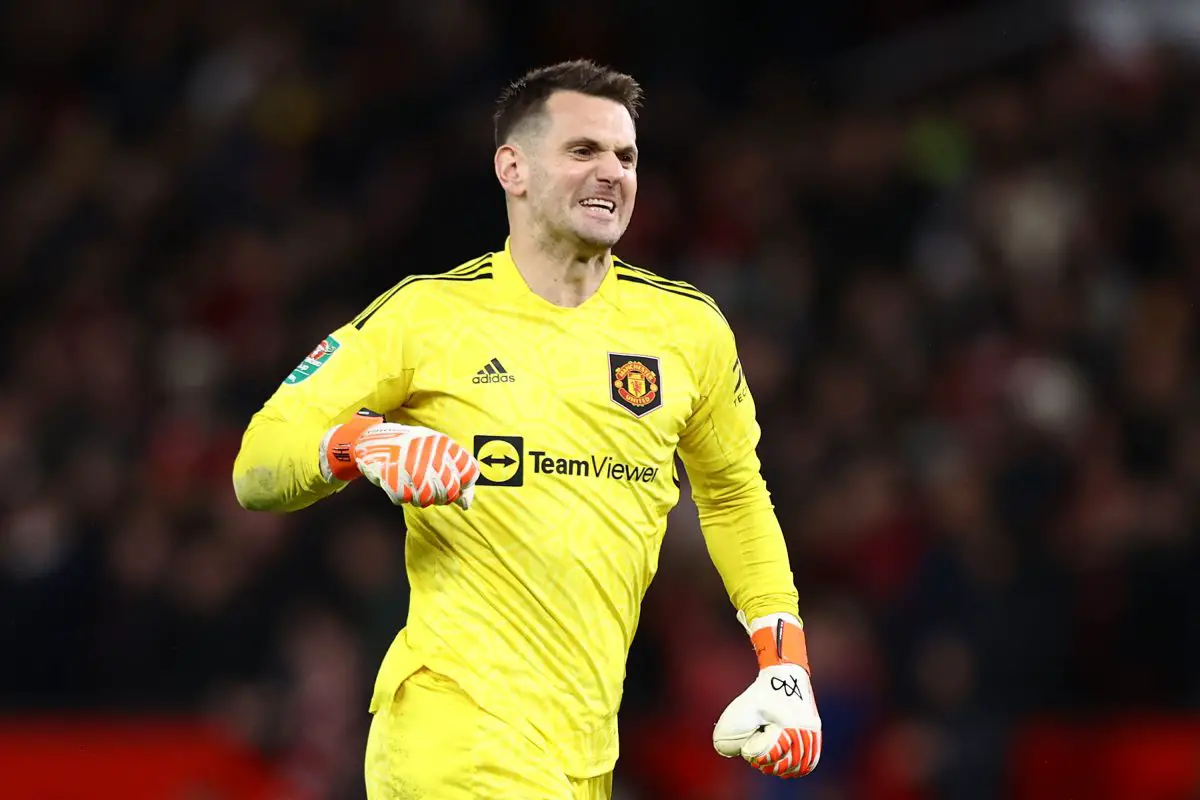 Everton want to sign Manchester United keeper Tom Heaton. 