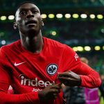Eintracht Frankfurt chief not interested in €100 million offer for Randal Kolo Muani amidst Manchester United interest.