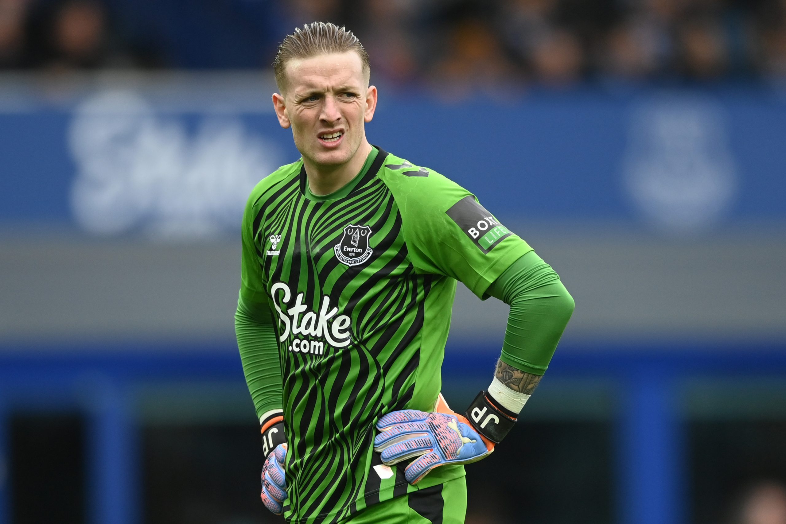 Everton shot-stopper Jordan Pickford "admired" by Manchester United, Chelsea and Tottenham.