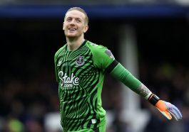 Jordan Pickford set to sign new Everton contract amidst Manchester United interest.