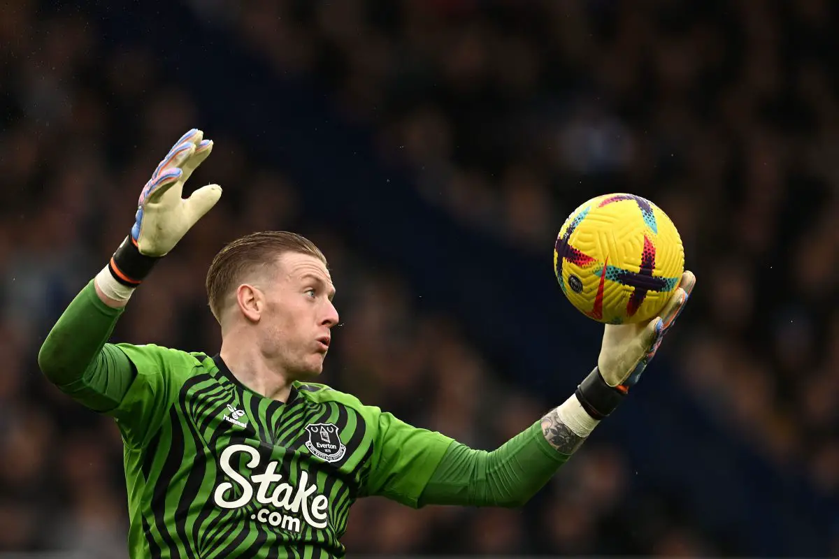 Jordan Pickford set to sign new Everton contract amidst Manchester United interest. 