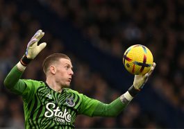 Everton prioritise new Jordan Pickford contract amidst Manchester United interest.
