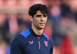 Manchester United will 'go with everything' to sign Sevilla shot-stopper Yassine Bounou next summer.
