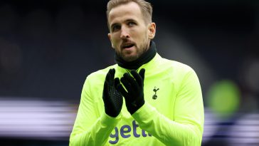 Tottenham Hotspur open talks with Harry Kane over new contract amidst Manchester United interest.