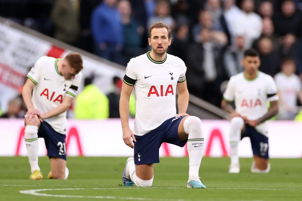 Tottenham Hotspur open talks with Harry Kane over new contract amidst Manchester United interest. 