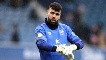 Brentford shot-stopper David Raya considered by Manchester United as David de Gea replacement.