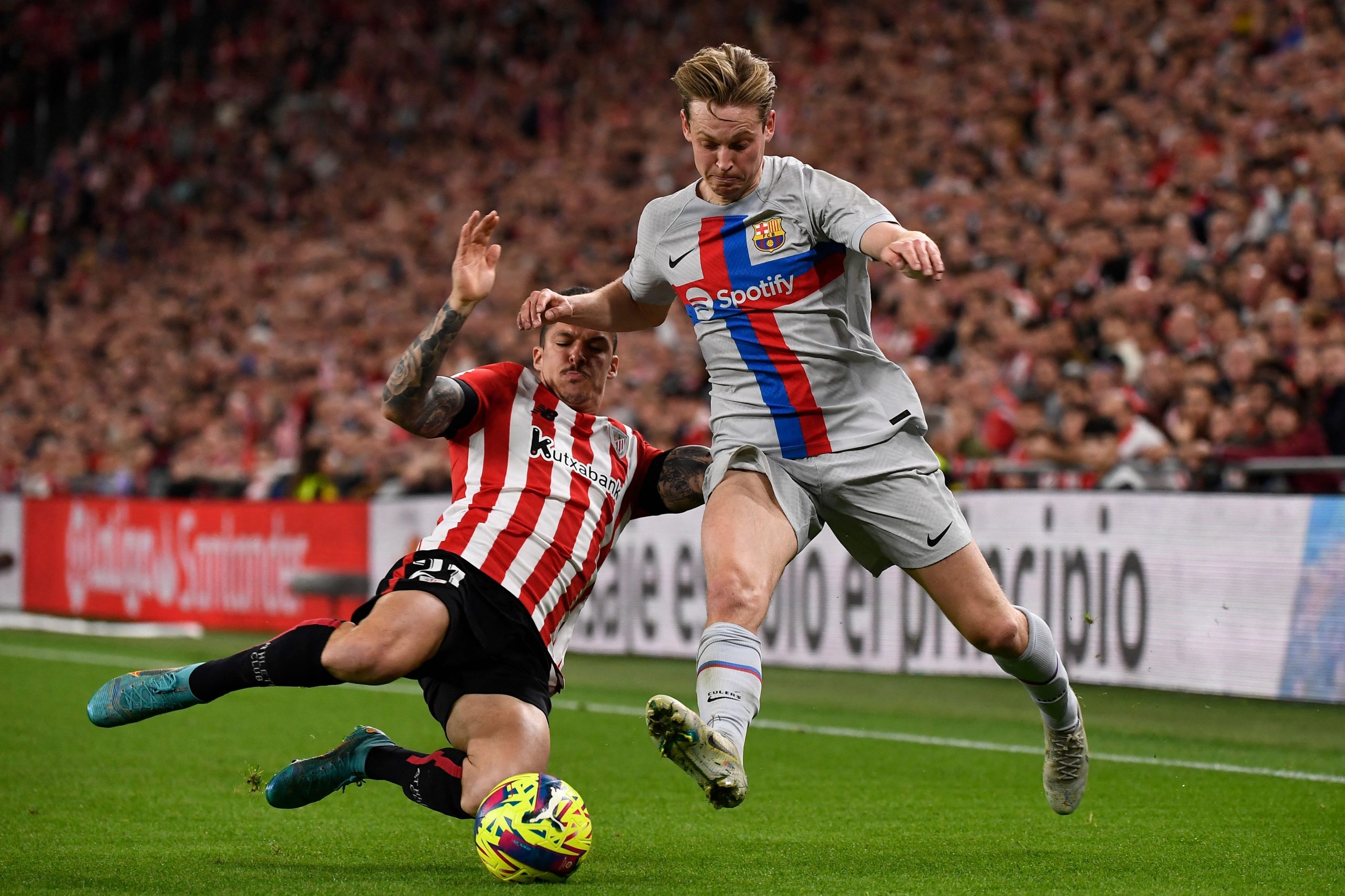 Frenkie de Jong deemed 'non-transferable' by Barcelona amidst Manchester United interest.