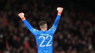 Manchester United shot-stopper Tom Heaton out for a few weeks with ankle injury.