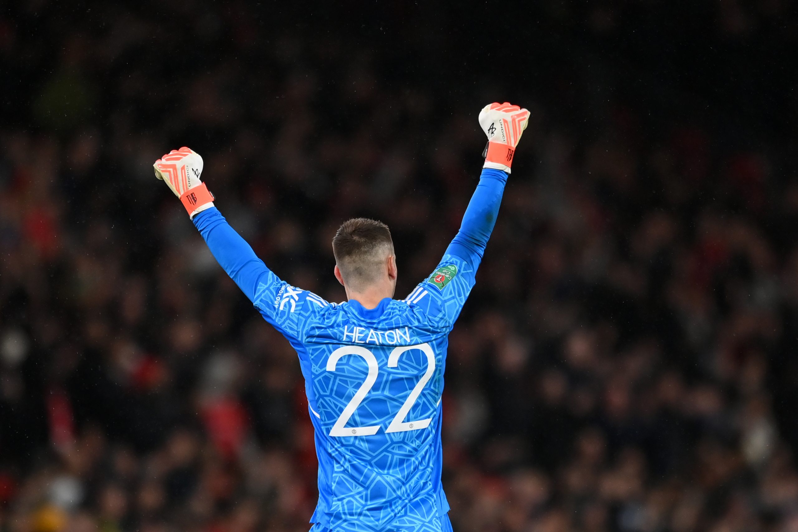 Manchester United shot-stopper Tom Heaton out for a few weeks with ankle injury.