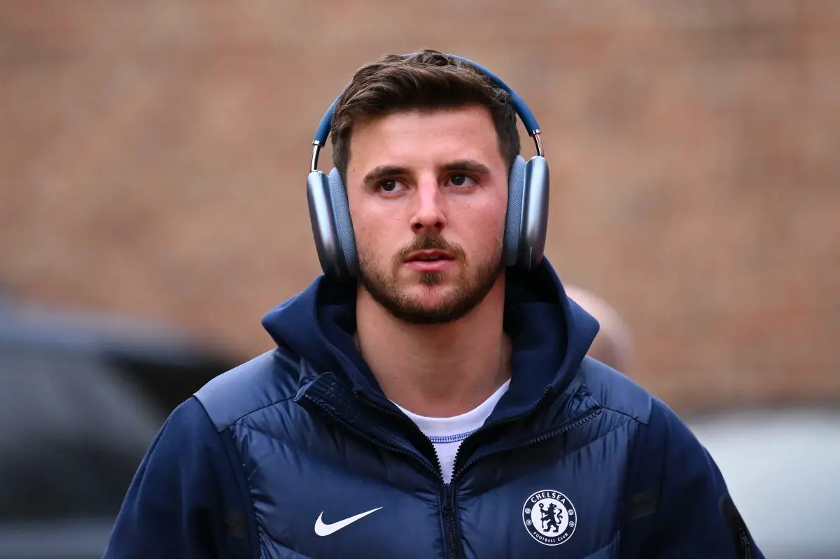Frank Lampard hints at Mason Mount Chelsea exit amidst Manchester United links. 