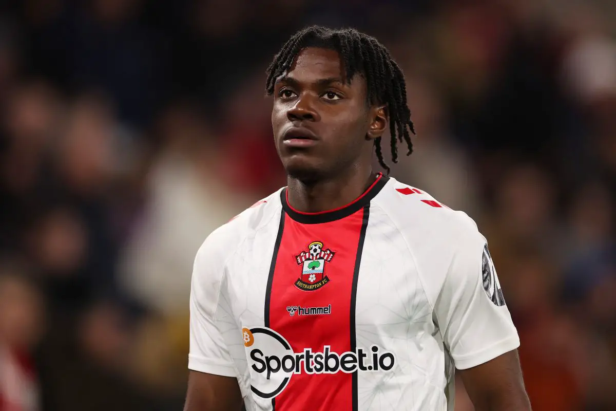 Manchester United have held talks with the father of Southampton midfielder Romeo Lavia.
