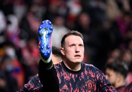 Manchester United do not count on Phil Jones despite defensive injury crisis.