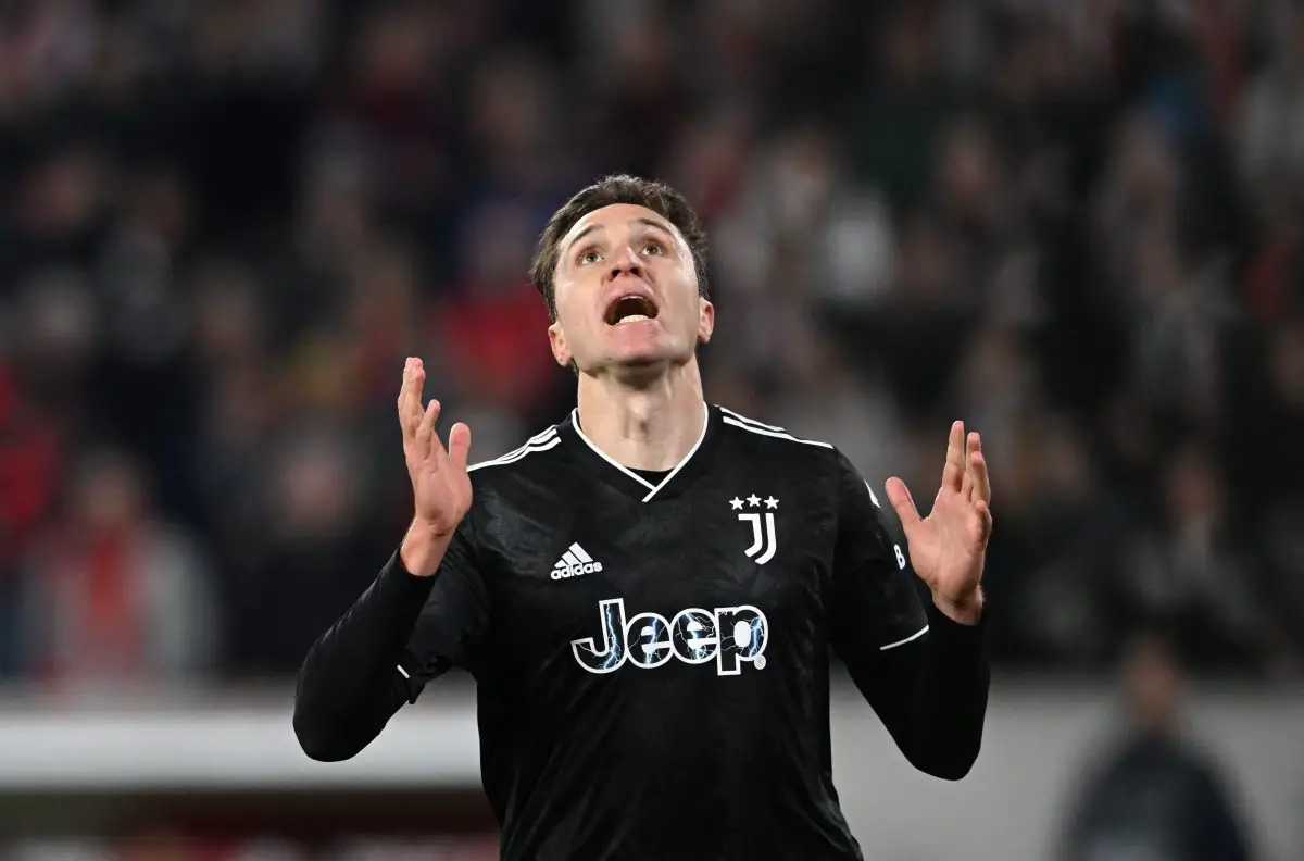 Manchester United target Federico Chiesa is willing to depart Juventus.