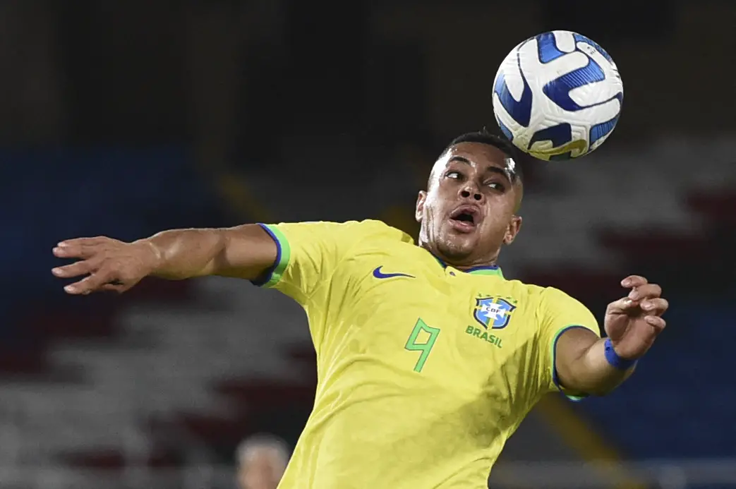 Manchester United will have to pay a considerable sum to land Brazil international Vitor Roque.