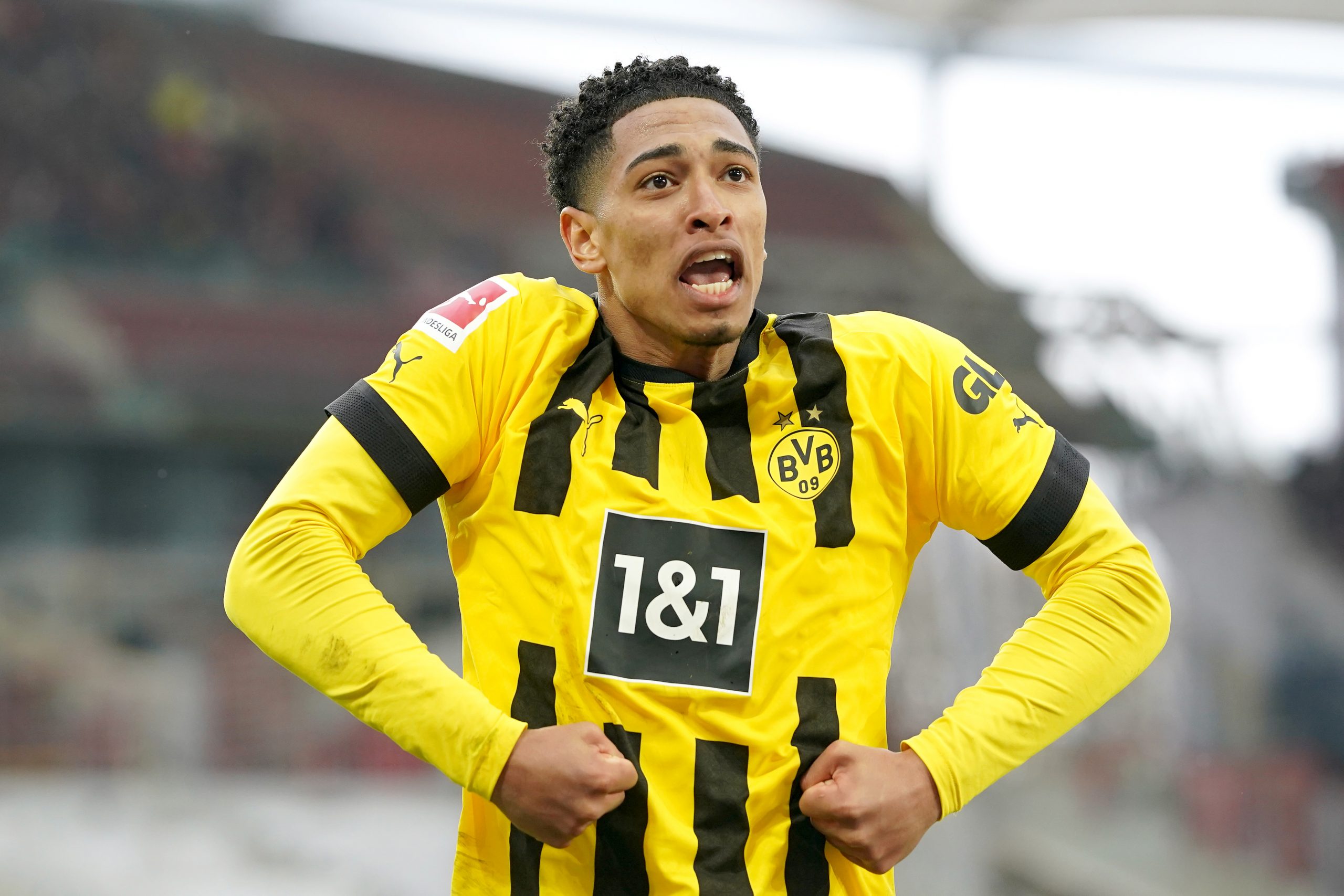 Jude Bellingham prefers Borussia Dortmund stay amidst Manchester United interest.