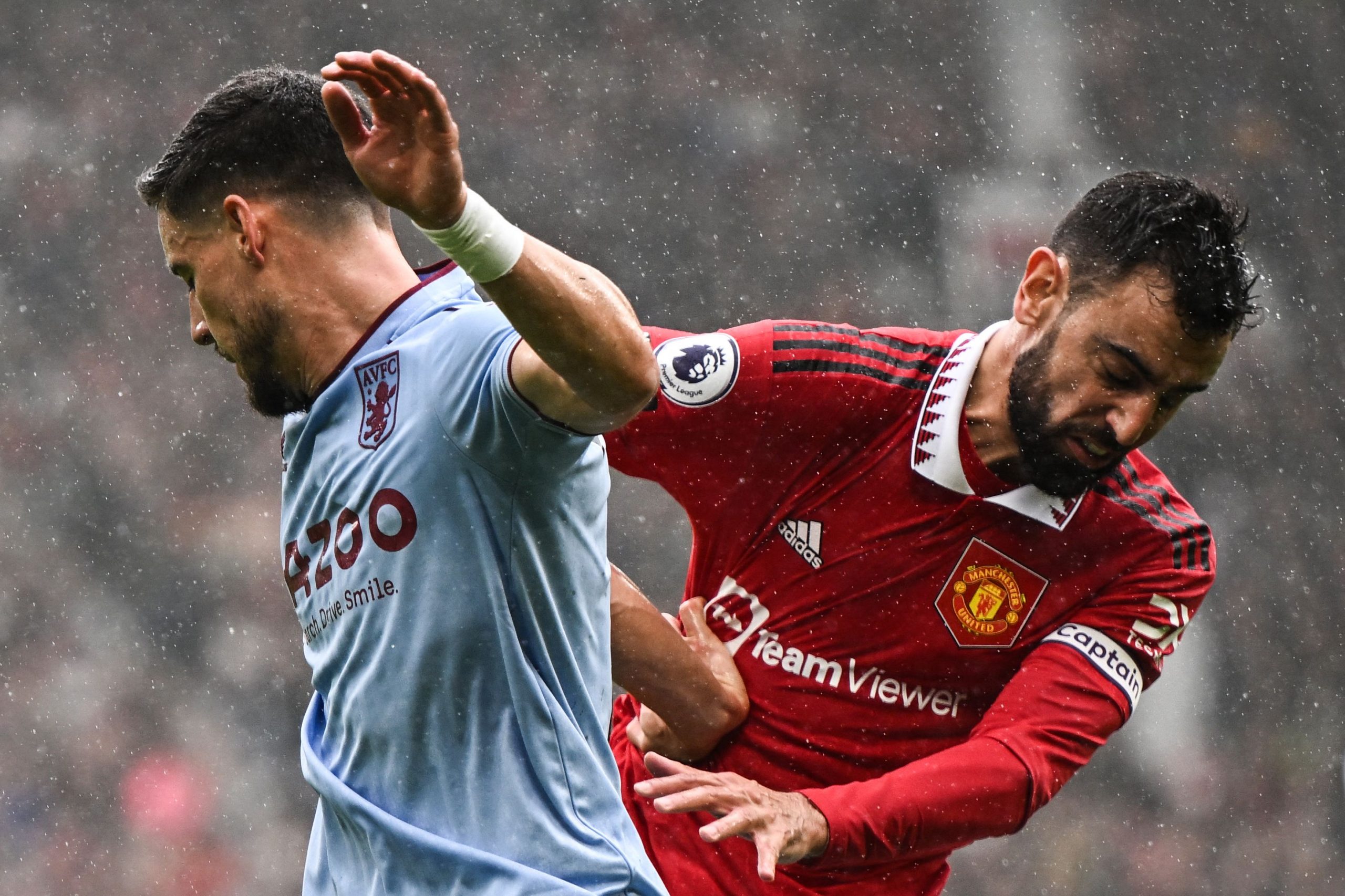 Aston Villa's Spanish defender Alex Moreno (L) fights for the ball with Manchester United's Portuguese midfielder Bruno Fernandes. (Photo by OLI SCARFF/AFP via Getty Images)