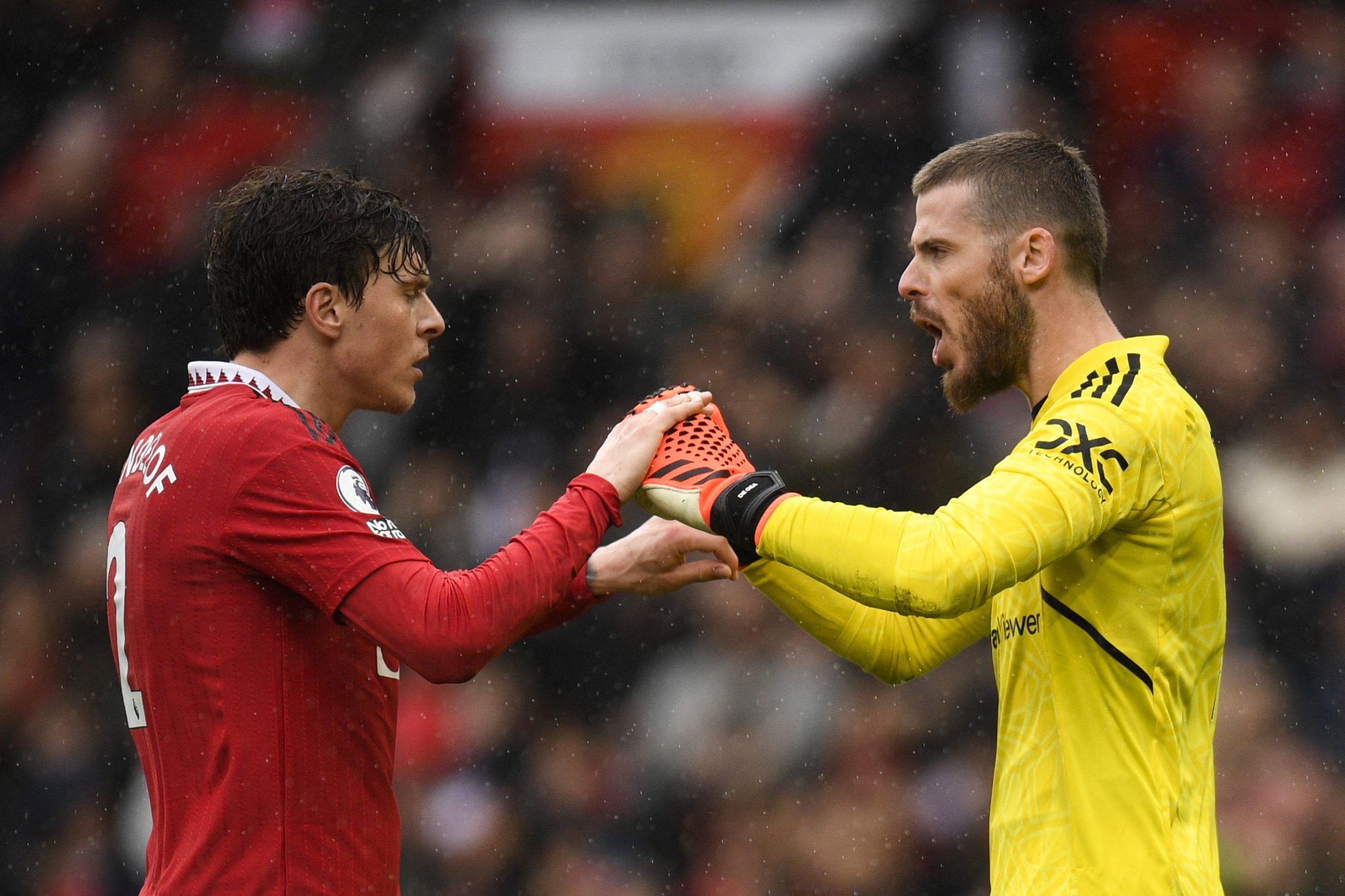 Erik ten Hag hails "brilliant" Victor Lindelof after Manchester United win vs Aston Villa.