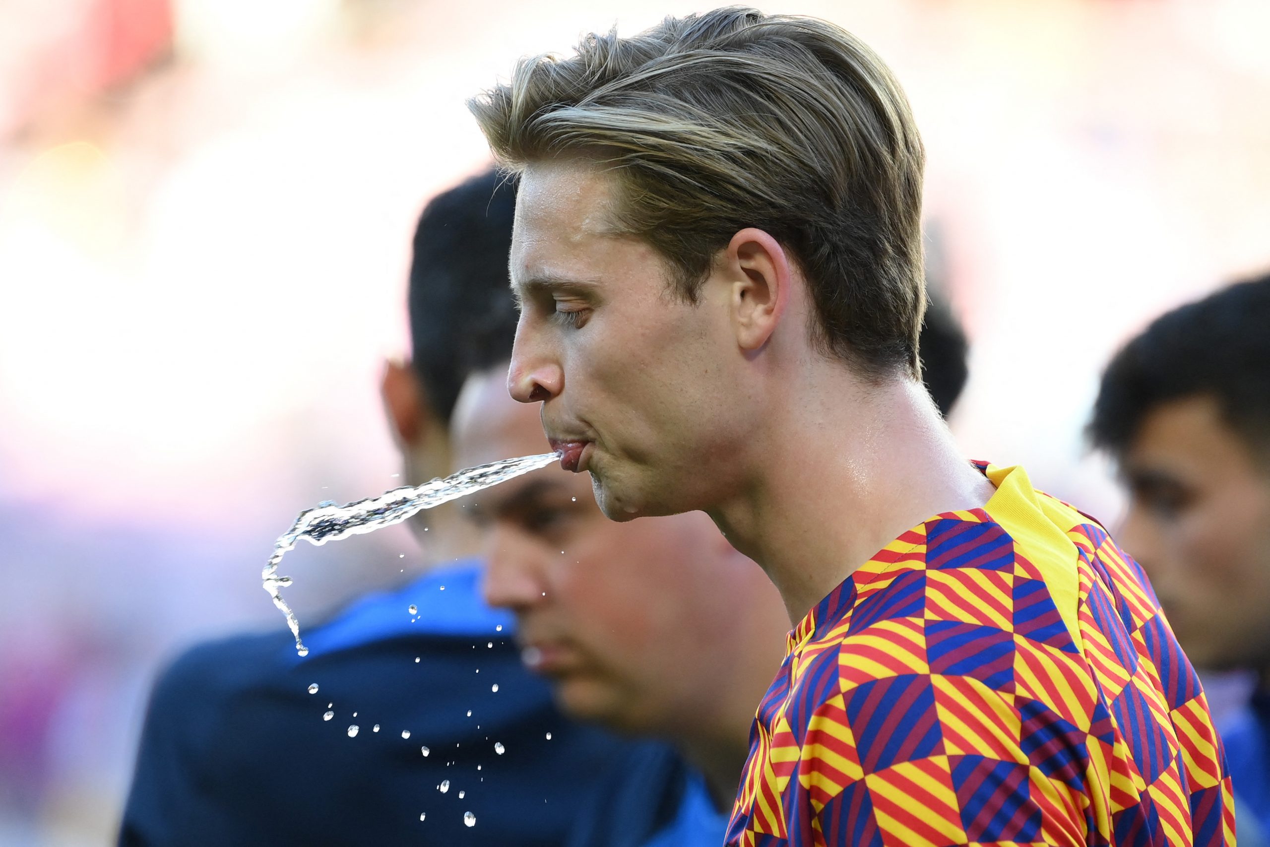 Frenkie de Jong set to discuss Barcelona future amidst Manchester United interest.