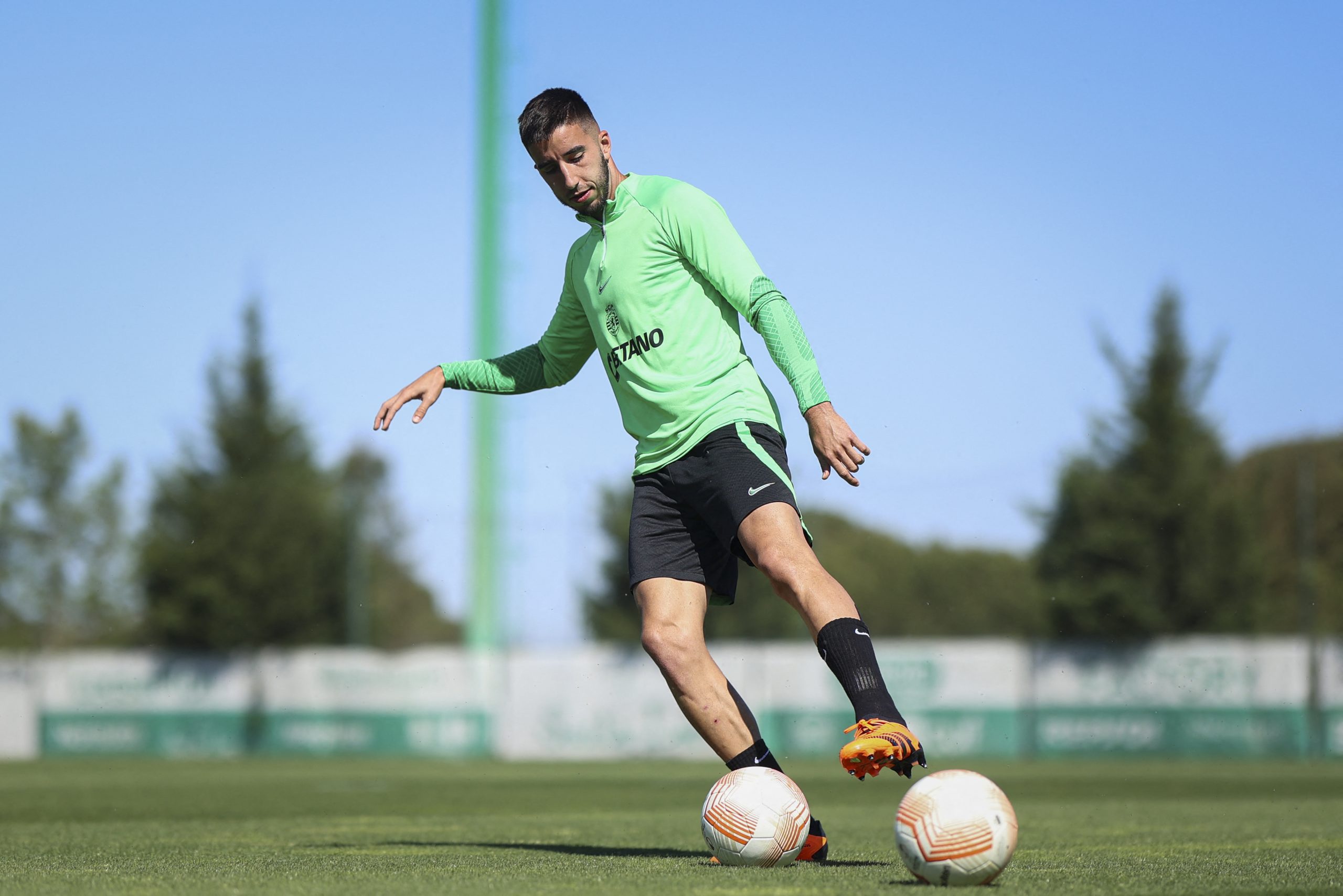 Manchester United make 'contact' with Sporting CP defender Goncalo Inacio.