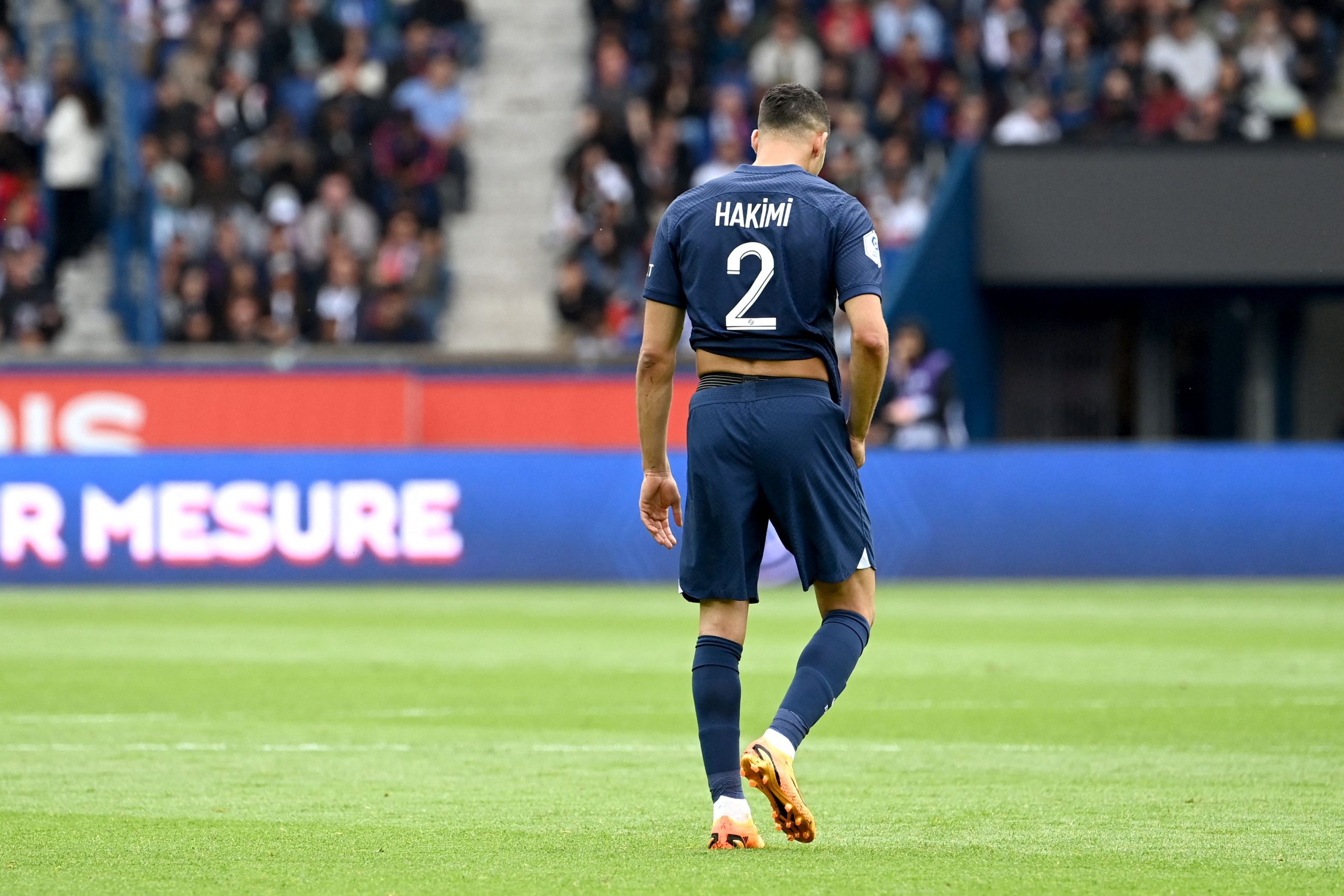 Manchester United lead Chelsea in race for PSG full-back Achraf Hakimi.