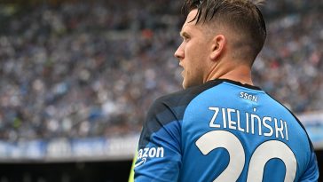 Manchester United 'set their sights' on Napoli midfielder Piotr Zielinski.