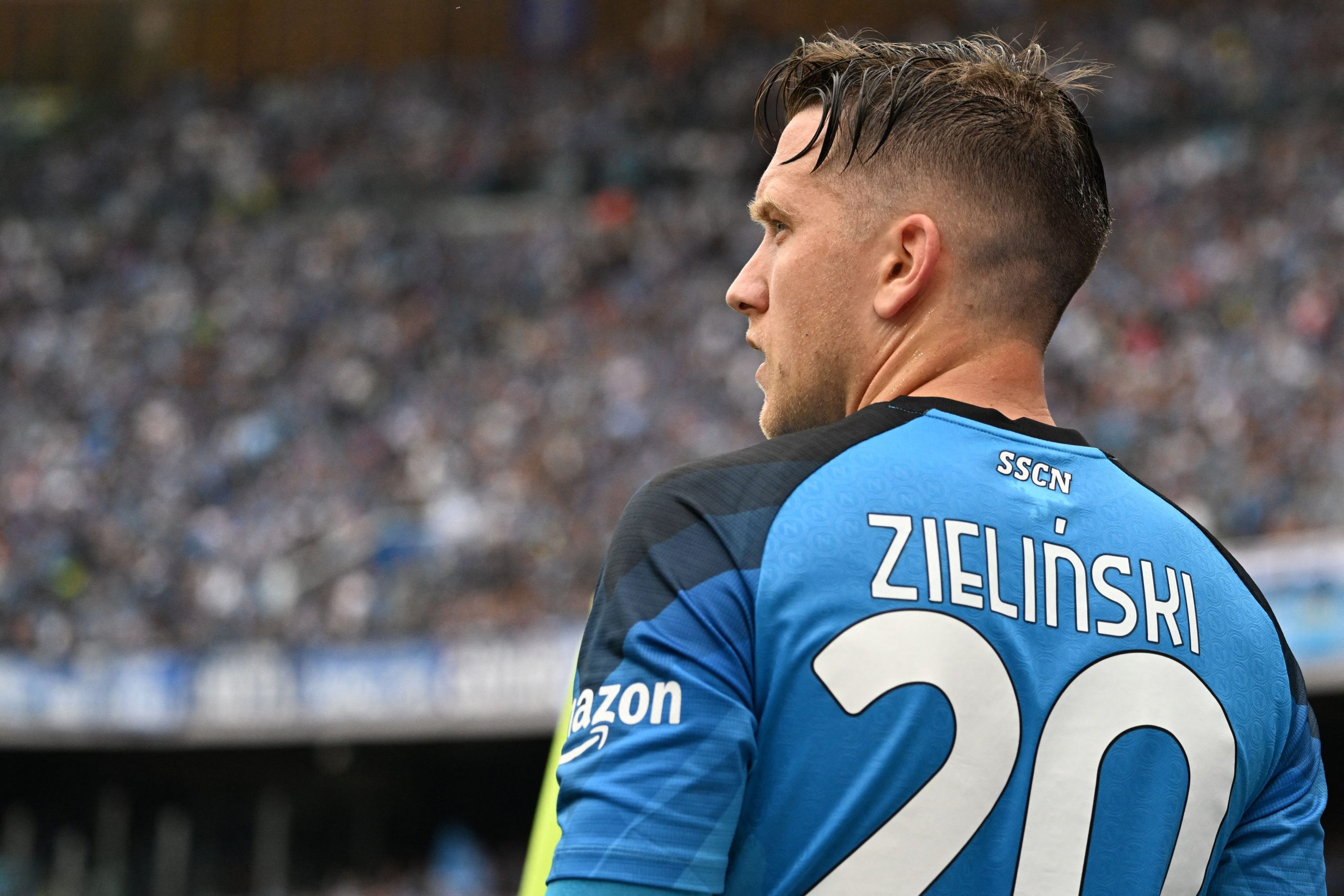 Manchester United 'set their sights' on Napoli midfielder Piotr Zielinski.