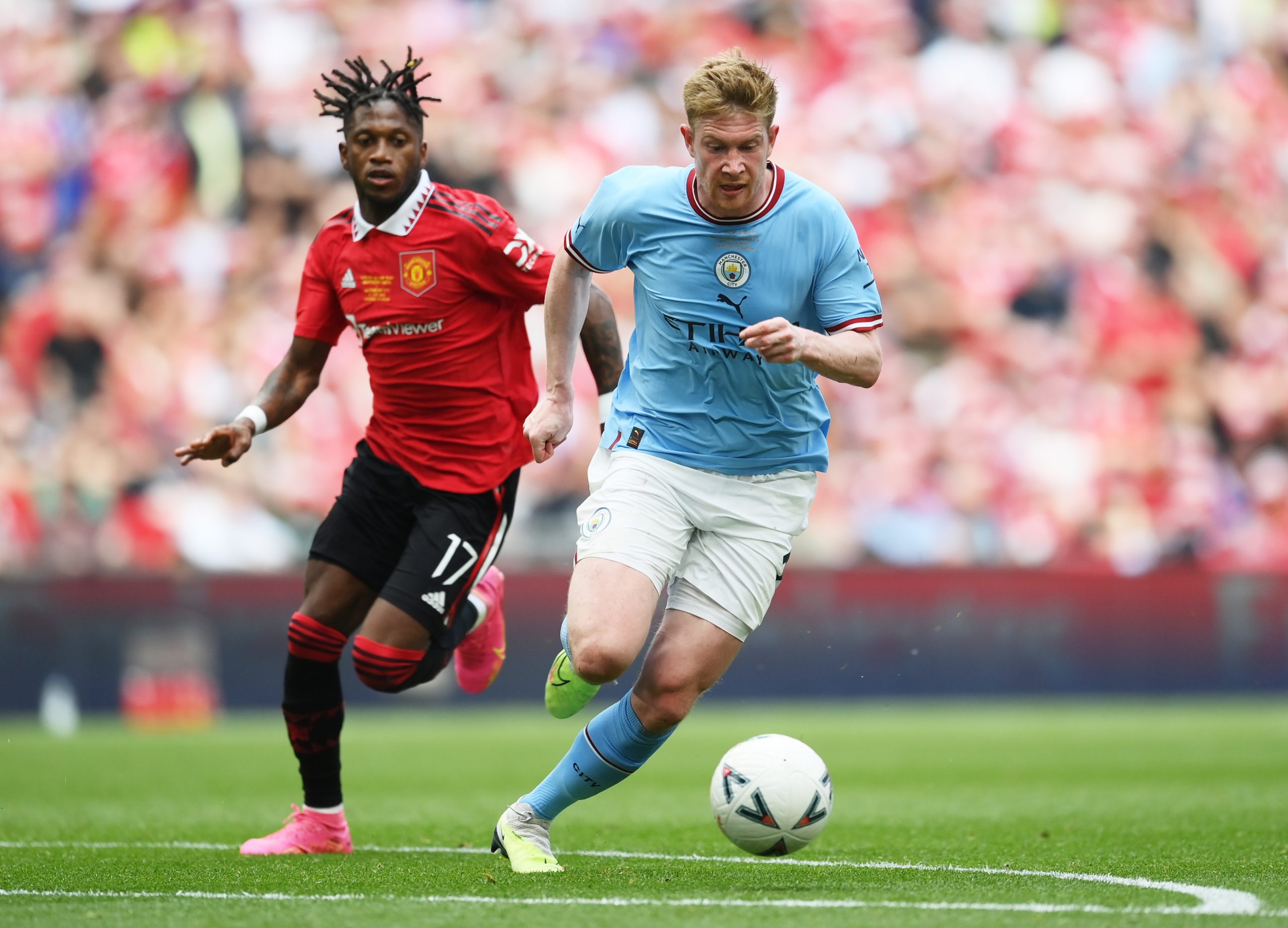 Kevin De Bruyne of Manchester City runs with the ball whilst under pressure from Fred of Manchester United during the Emirates FA Cup Final.