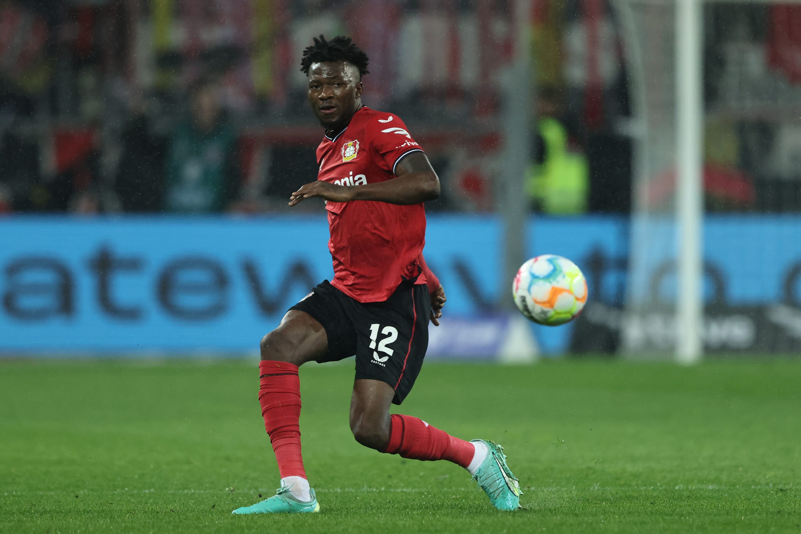 Bayer Leverkusen defender Edmond Tapsoba 'offered' to Manchester United and Newcastle United.