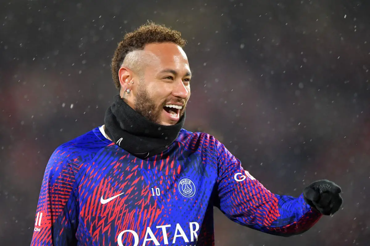 Neymar wants to stay at PSG amidst Manchester United links. 