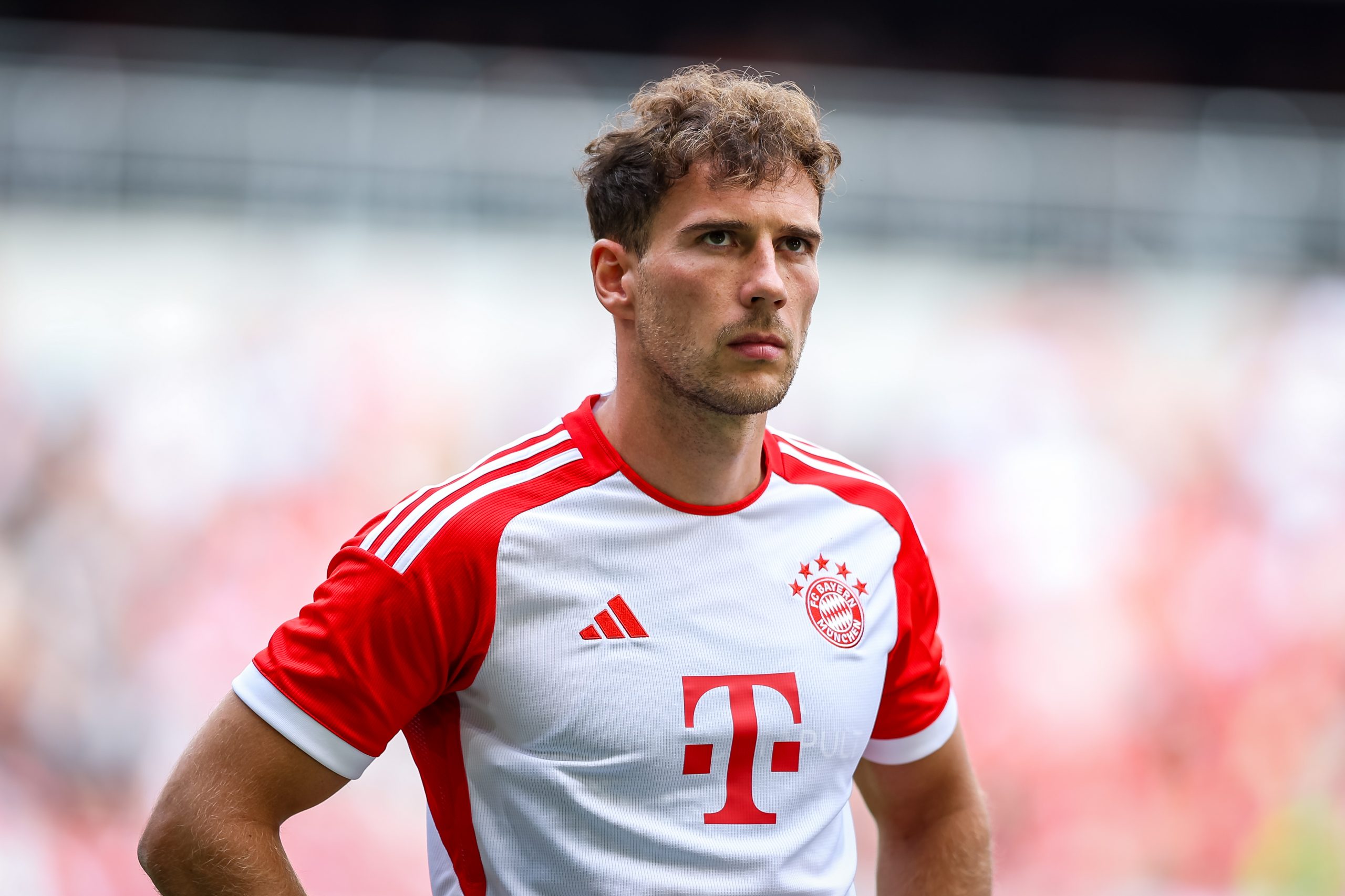 Leon Goretzka commits future at Bayern Munich amidst Manchester United interest.