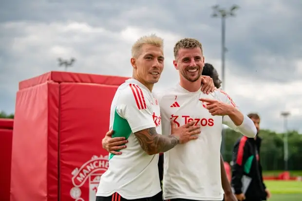 Erik ten Hag delighted with Mason Mount after Manchester United vs Leeds United. 
