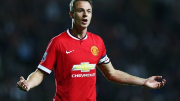 Jonny Evans re-signs for Manchester United on a short-term deal.